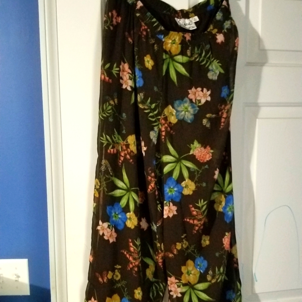 Georgette floral fully lined crinkle capris.